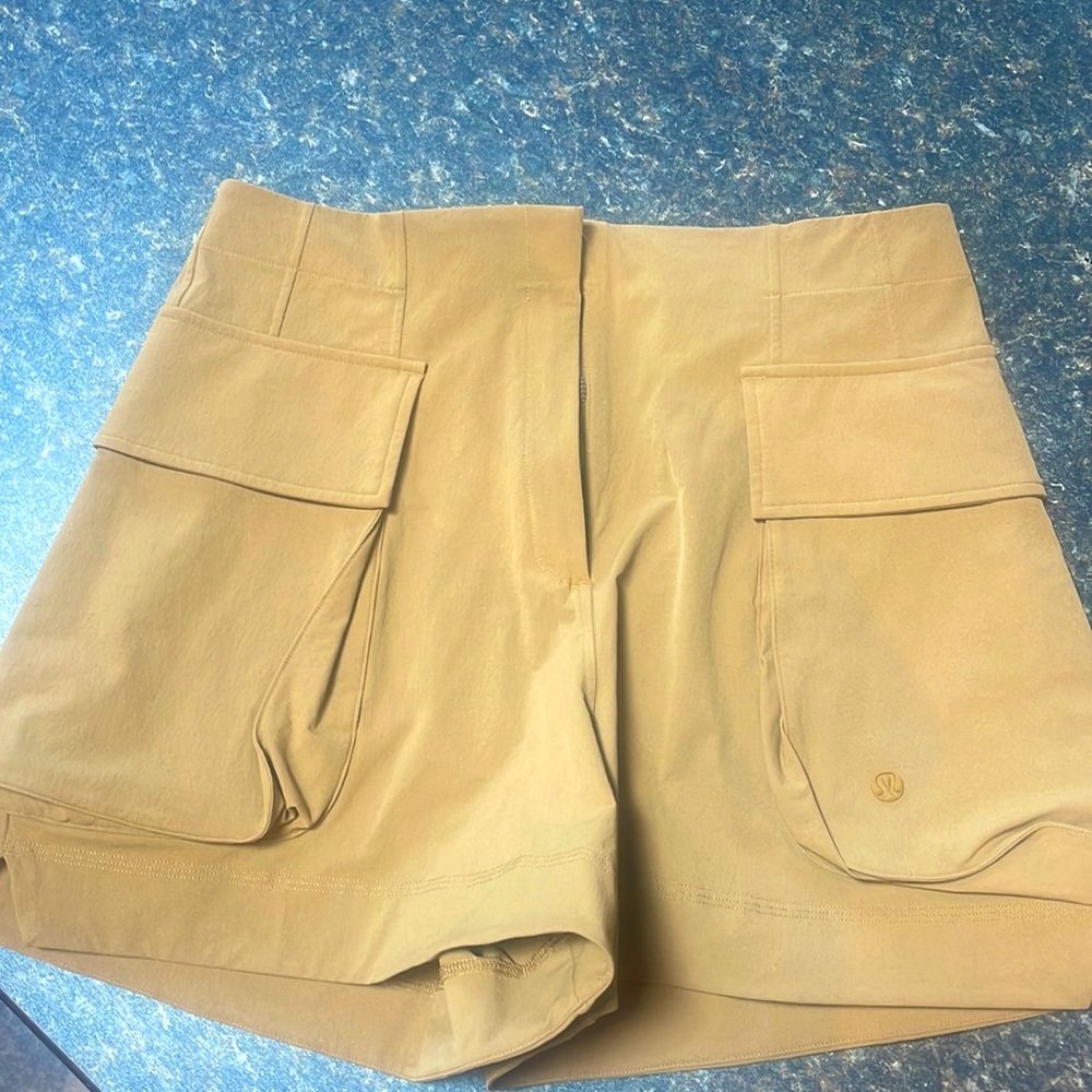 Lululemon high rise cargo shorts